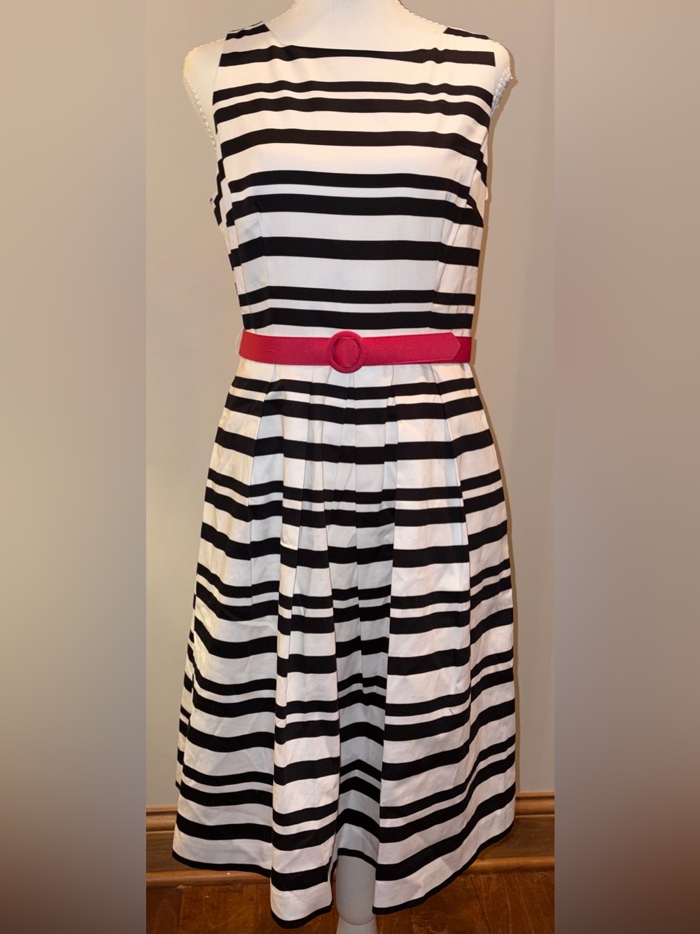 White House Black Market sleeveless fit & flare dress classic stripe sz 6 EUC